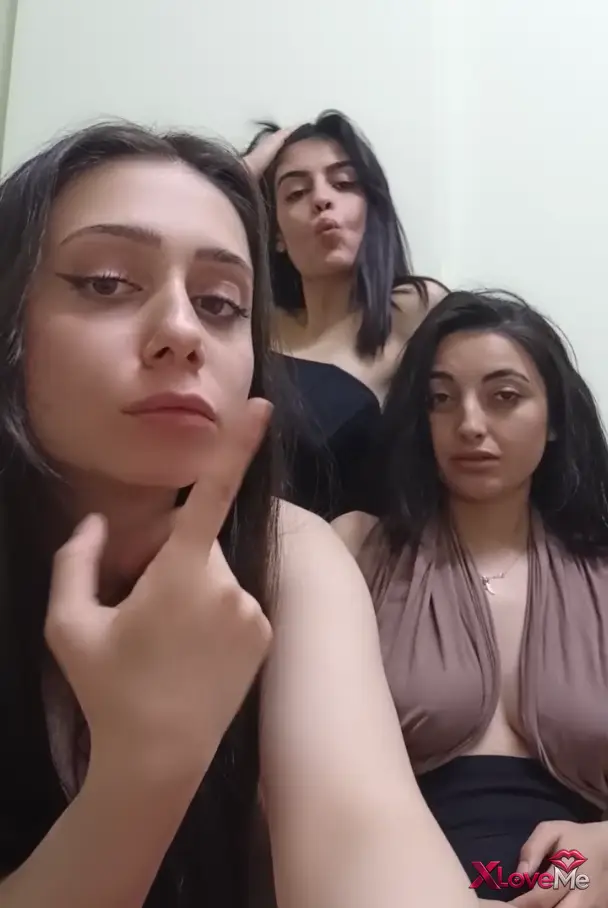 İfşa Alemi — Sude Ece Buse ifşa 3 kızın canlı yayınını seyret