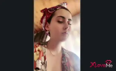 Türk İfşa İzle — Tango Türbanlı tüm mahremiyetini sergiliyor