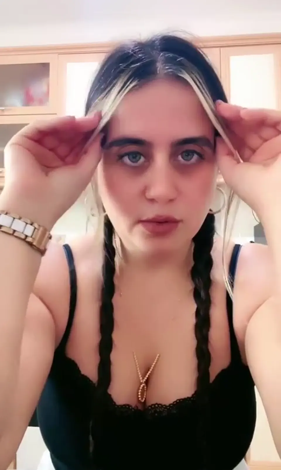 Ayşe Elbi ifşa Saçları örülü normal yayını — Ayşe Elbi — Canlı Yayınlar