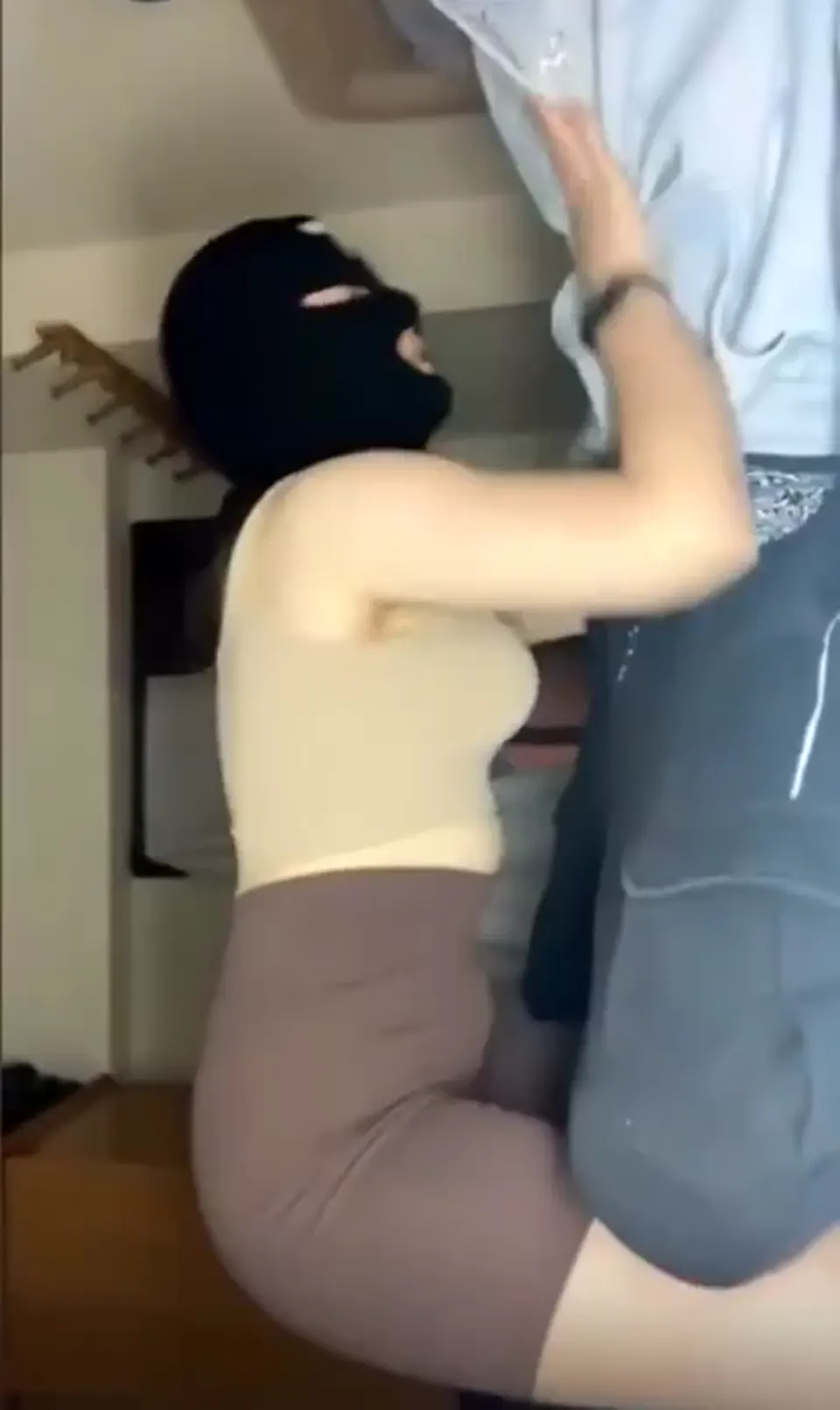 Zengin piçi Batu çıtır Ece sakso videosu — Türk Porno