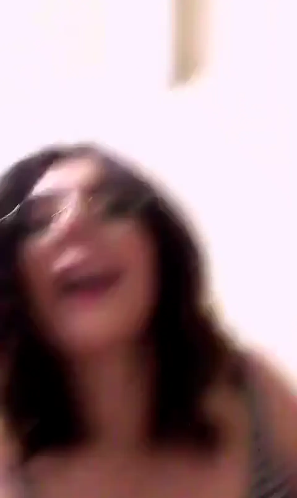 Gizem Taş ifşa Gözlüklü kız yatağında meme açtı — Canlı Yayınlar